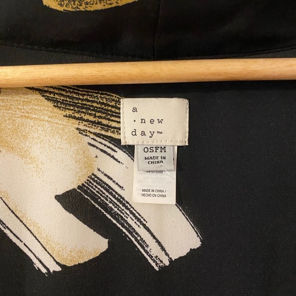 A New Day tie front kimono style duster. - Picture 2 of 4